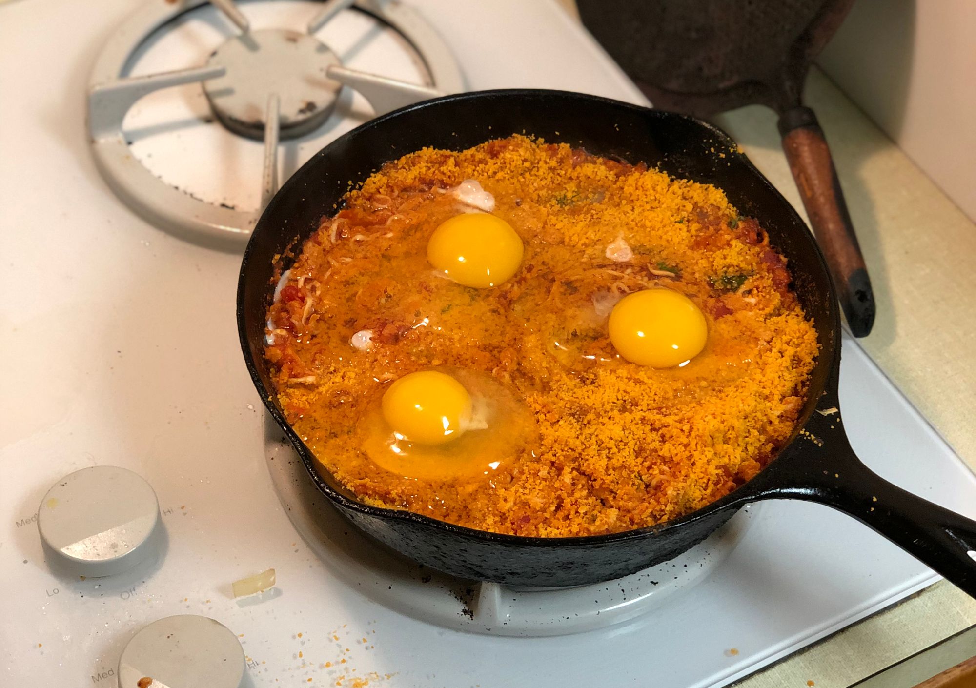 Making shakshuka with Cheez-Its and instant ramen