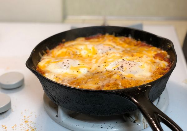 Making shakshuka with Cheez-Its and instant ramen